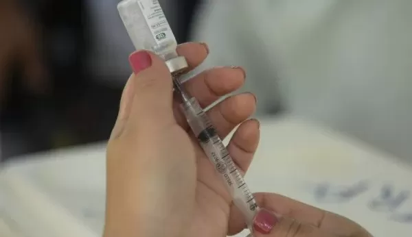 Brasil ultrapassa 50% de pessoas com a terceira dose atrasada