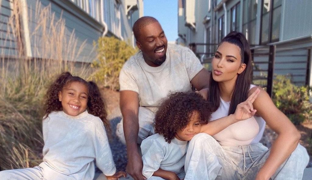 Kim Kardashian pede divórcio de Kanye West Lorena Bueri