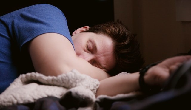Dormir mal pode levar a demência