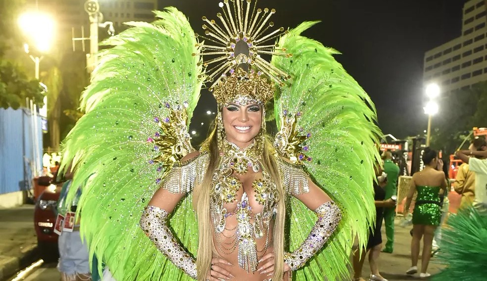 Hariany Almeida faz estreia no Carnaval como musa da Imperatriz Leopoldinense