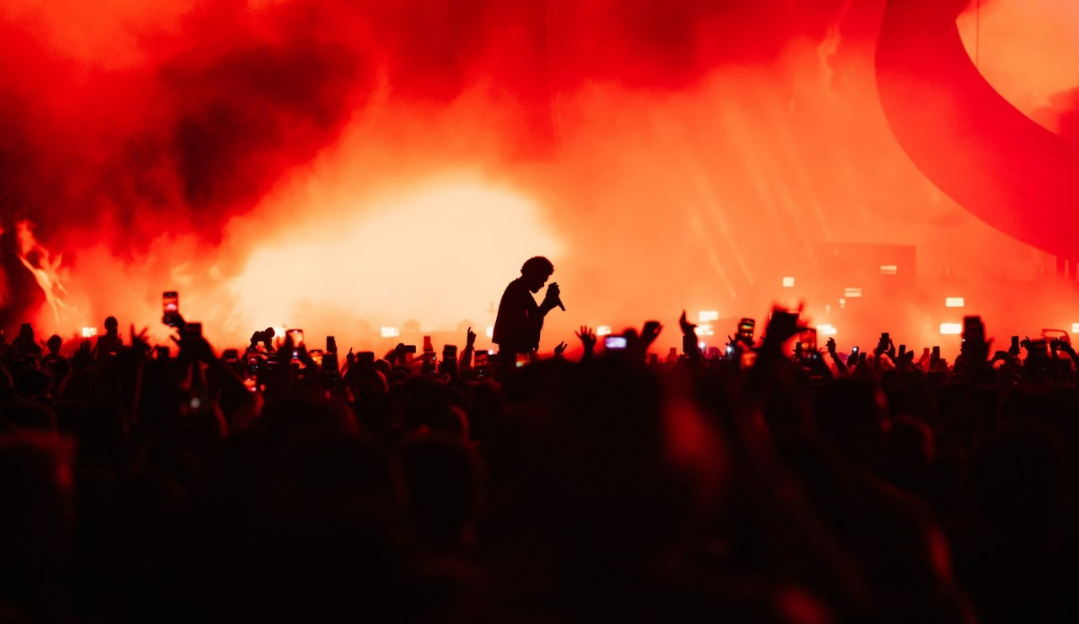 The Weeknd se apresenta na segunda semana do Coachella 2022 e repete versos mencionando Anitta