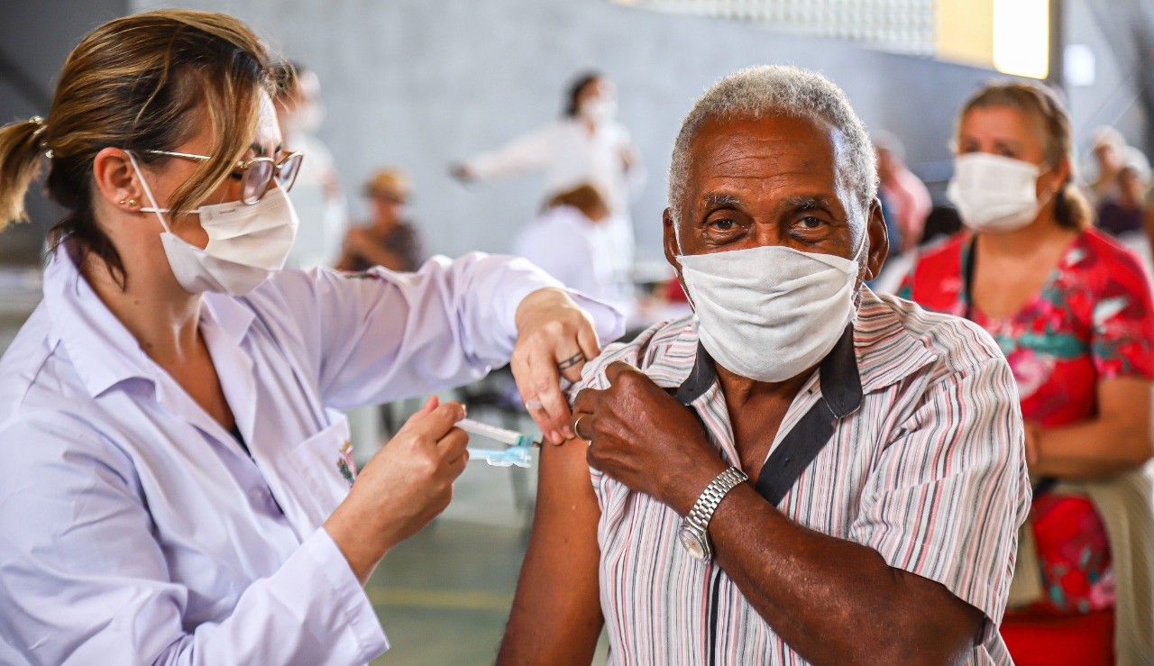 Sergipe tem baixa adesão de idosos e profissionais de saúde para a vacinação contra a Influenza