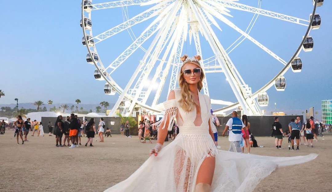 No Coachella 2022, guarda-costas de Paris Hilton viraliza nas redes sociais