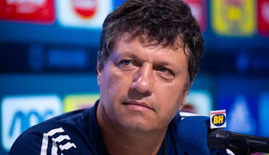 Adilson Batista chora ao lembrar crise no Cruzeiro Lorena Bueri