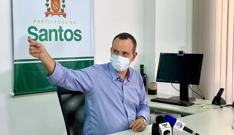 Secretário de saúde de Santos anuncia Dia D de vacinação Lorena Bueri