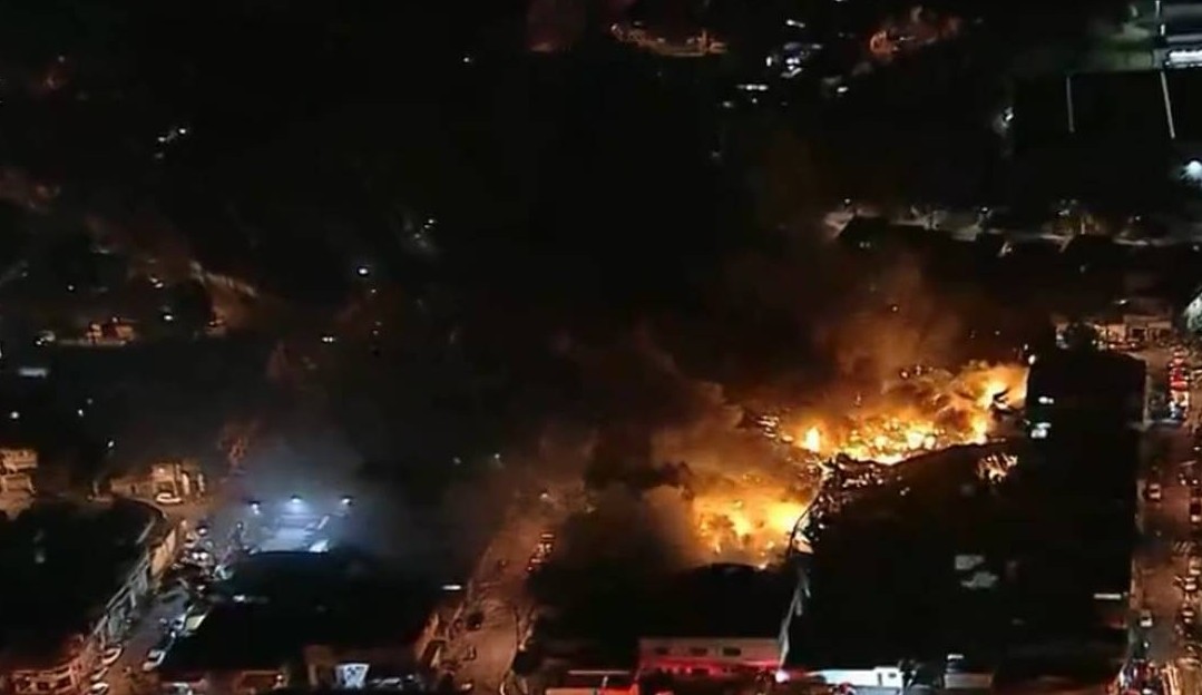 Incêndio atinge galpão perto do Aeroporto Internacional de Guarulhos