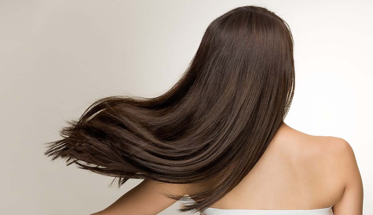 Conheça a Lisoterapia, procedimento que alisa o cabelo sem o uso de formol Lorena Bueri