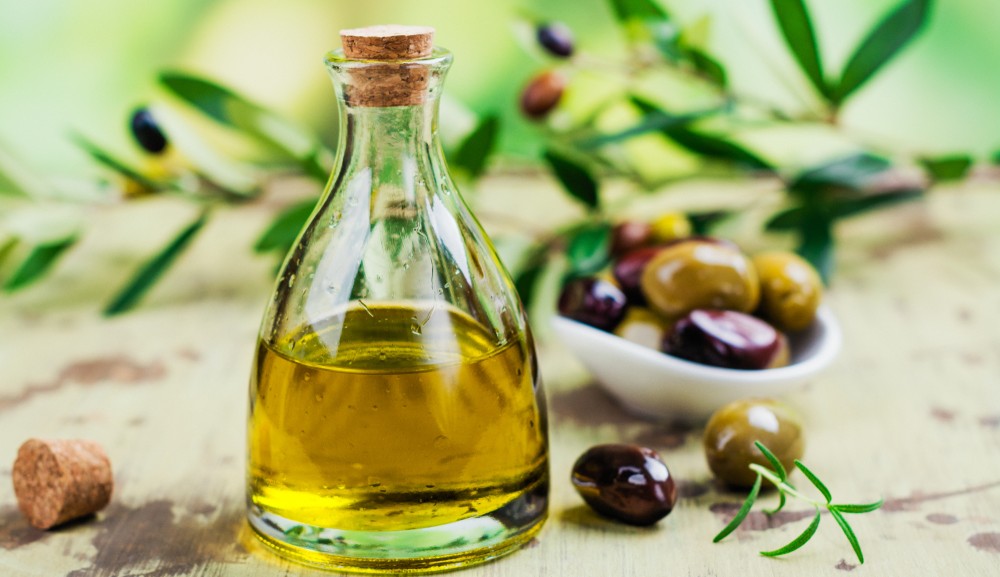Conheça a origem e os benefícios do azeite de oliva