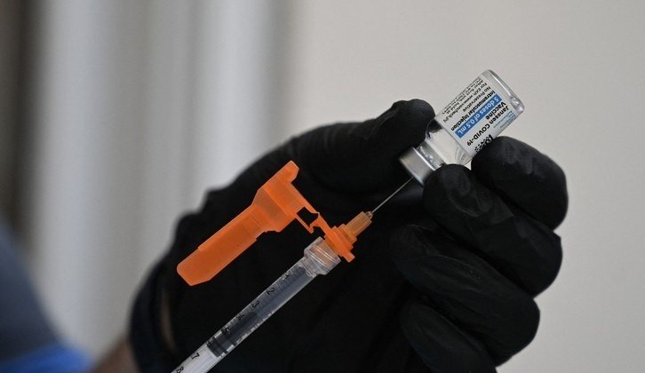 EUA limita o uso da vacina da Janssen devido a casos raros de trombose no país Lorena Bueri