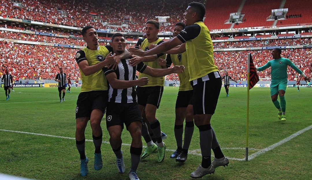 Com boas defesas de Gatito, Botafogo vence o Flamengo no Mané Garrincha Lorena Bueri