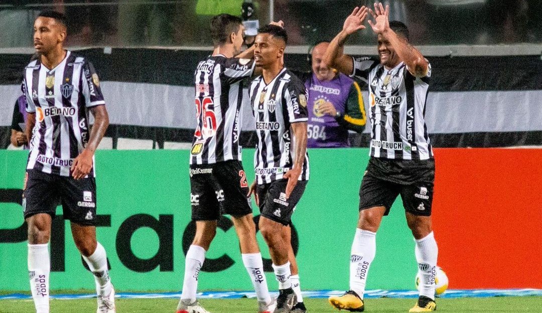 Atlético-MG vence o Atlético-GO e inicia busca por recuperação no Brasileirão