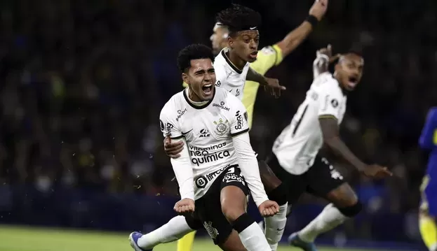 Com arbitragem polêmica, Boca Juniors empata em 1 a 1 com Corinthians na Bombonera 