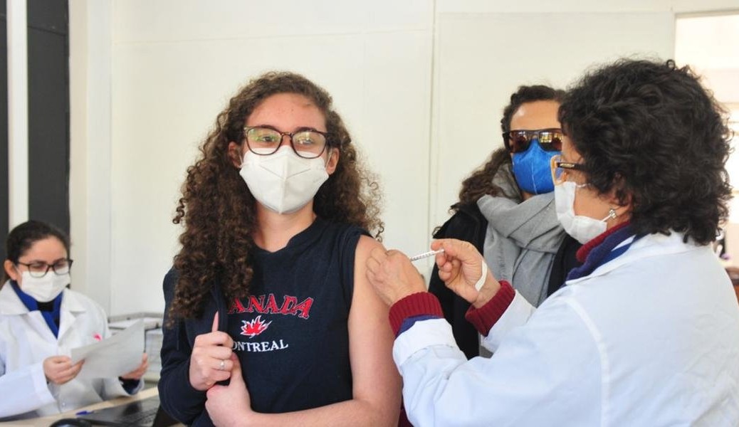 Ministério da Saúde deve liberar terceira dose de vacina contra Covid-19 para adolescentes  Lorena Bueri
