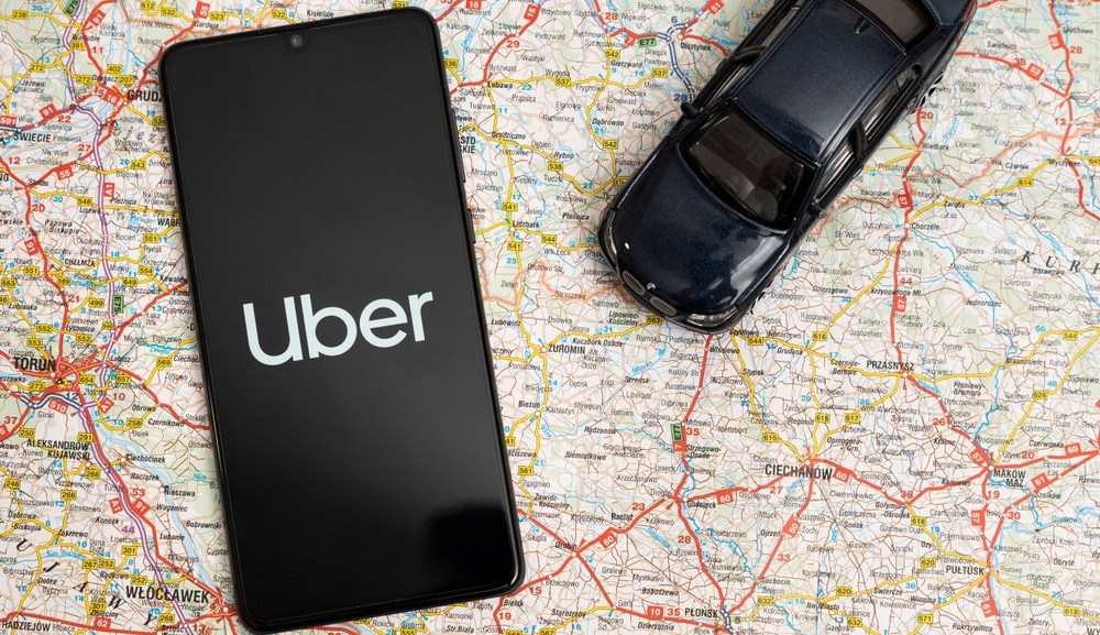 Uber lança entrega com veículo automotivo nos EUA Lorena Bueri