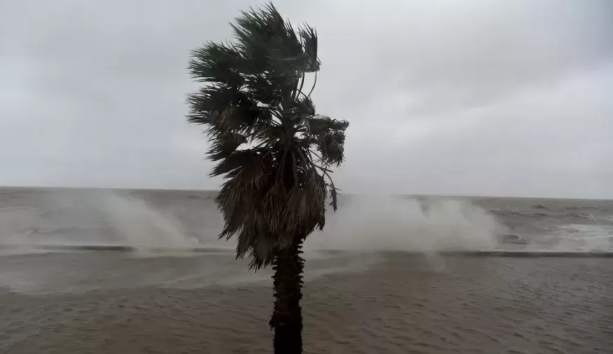 Tempestade Yakecan avança para o litoral de SP e RJ Lorena Bueri