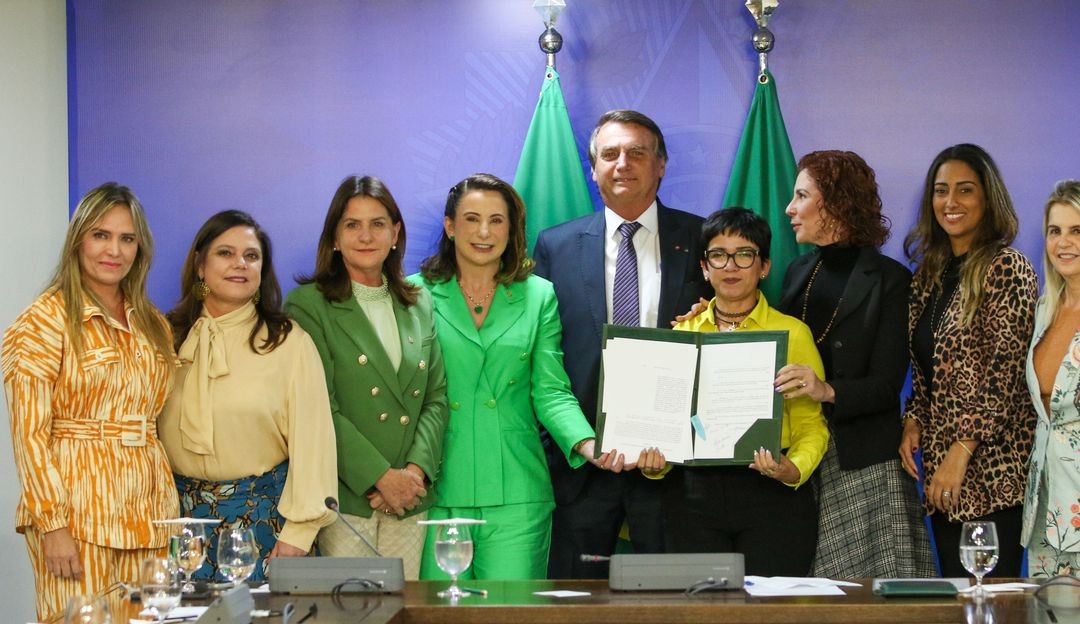 Bolsonaro sanciona a Lei Henry Borel, em defesa de crianças e adolescentes  Lorena Bueri