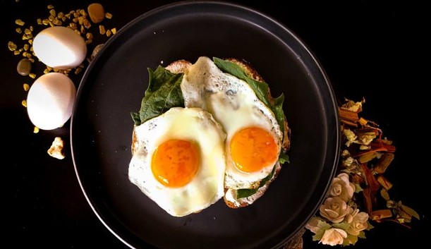 Consumo moderado de ovos pode melhorar a saúde do coração, aponta estudo
