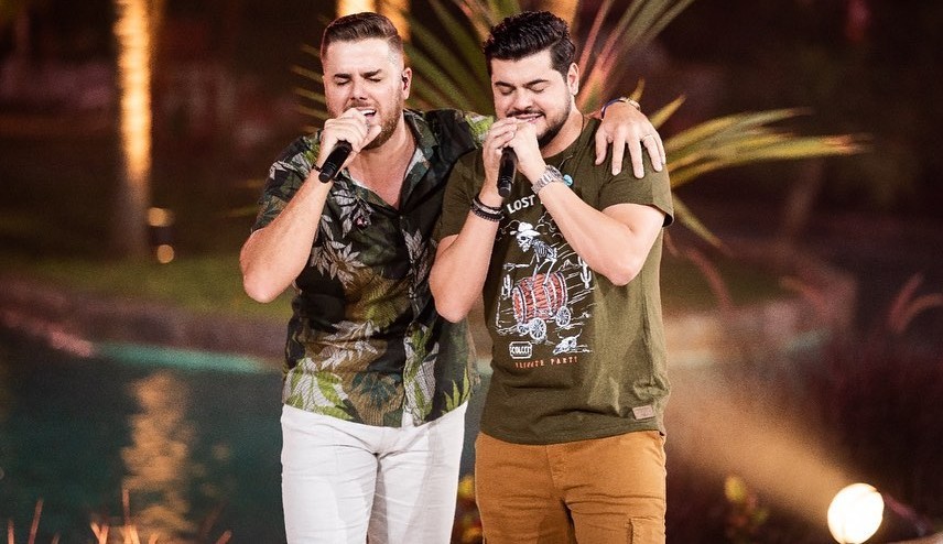 Zé Neto & Cristiano presenteiam fã cadeirante em show em Cuiabá