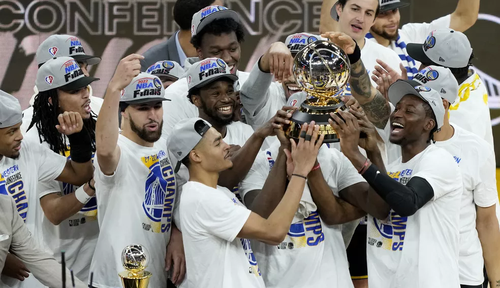 Golden State Warriors vence o Dallas Mavericks e é campeão da Conferência Oeste da NBA