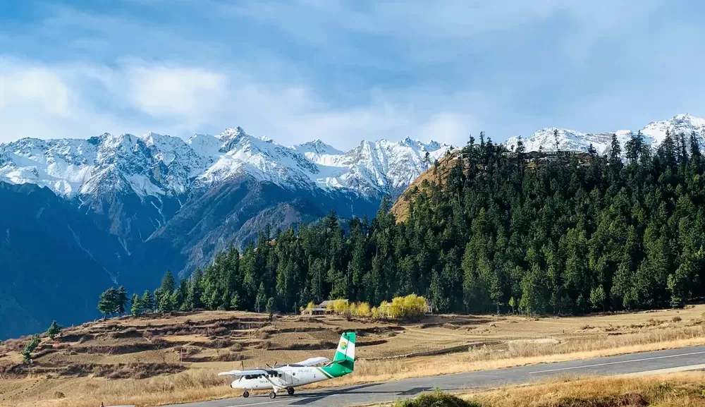 Avião com 22 passageiros desaparece do radar no Nepal