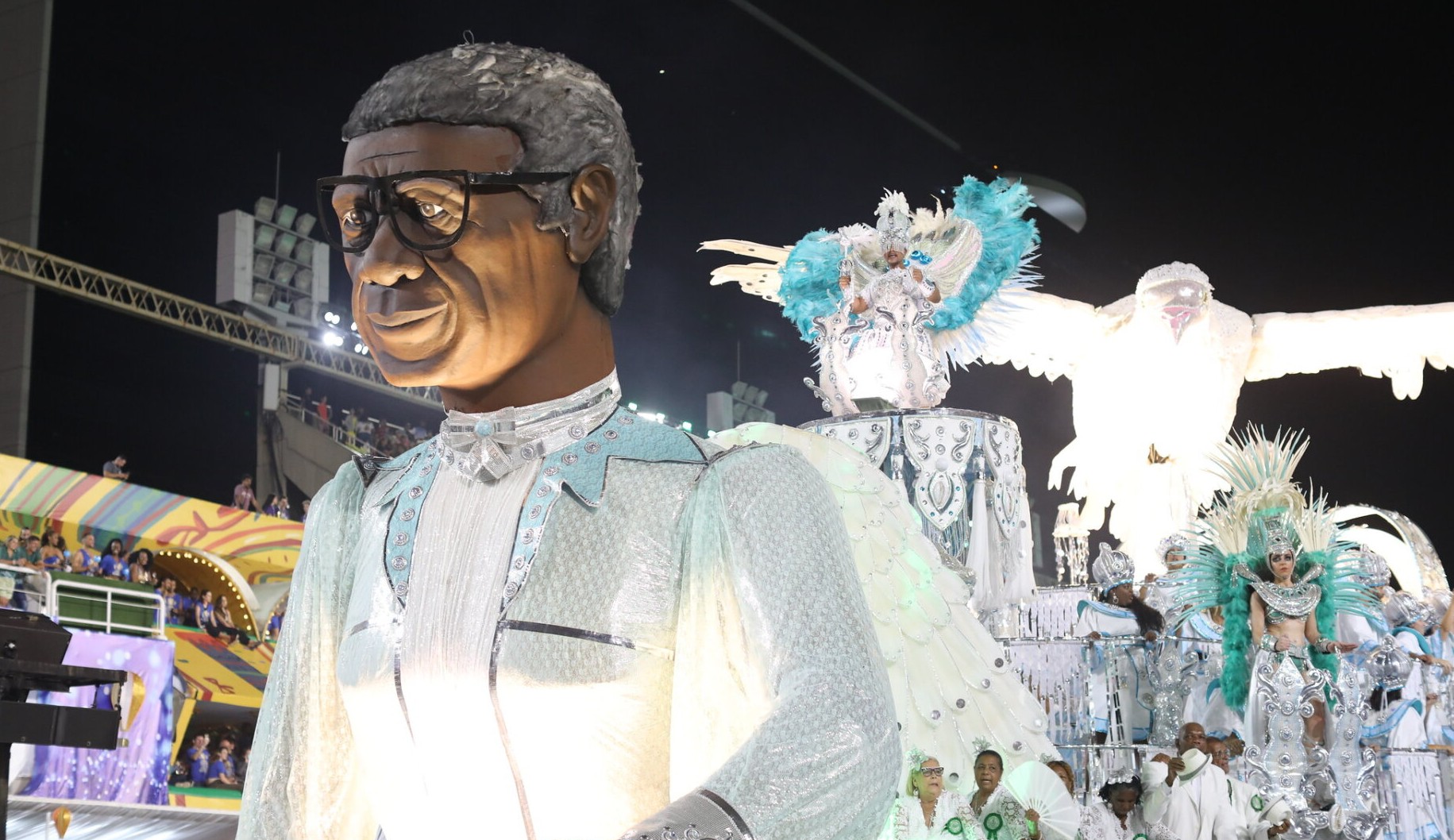 Ator e diretor Milton Gonçalves foi homenageado no último carnaval Lorena Bueri