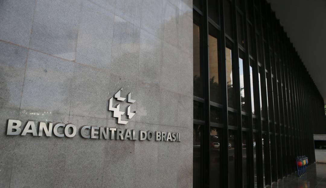 Salário pode ter aumento se a inflação cair, diz diretor do BC Lorena Bueri
