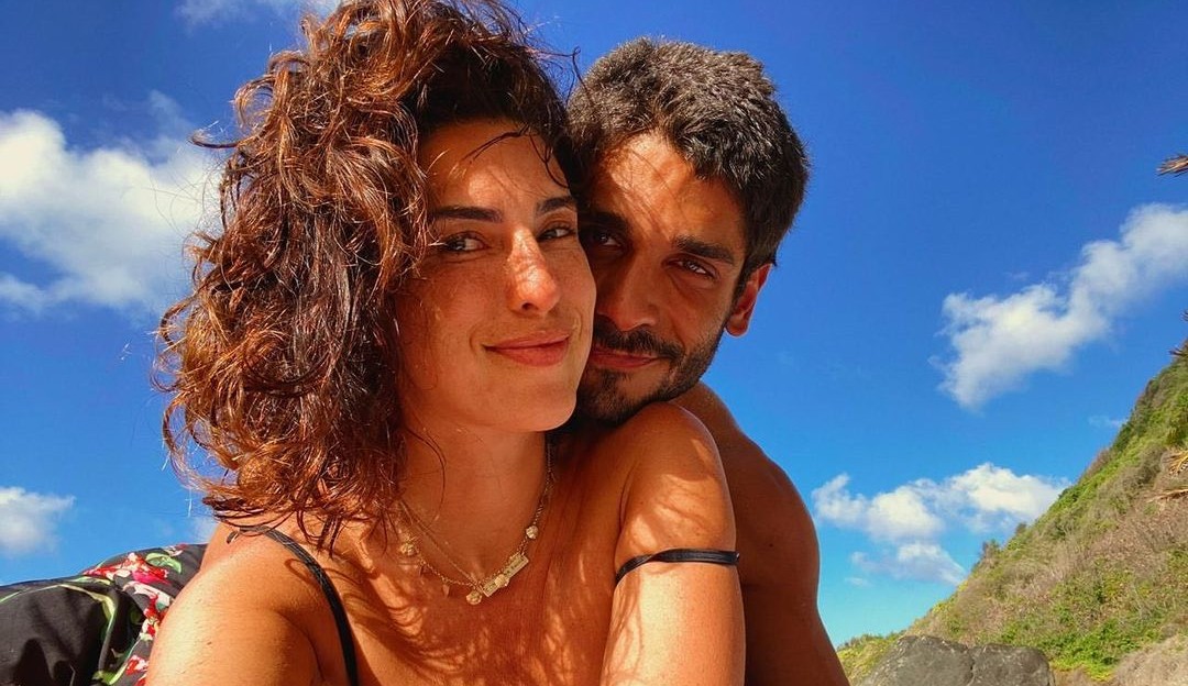 Fernanda Paes Leme e Victor Sampaio anunciam noivado nas redes sociais  Lorena Bueri