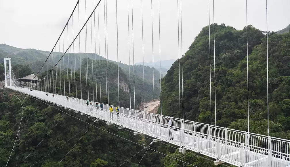 Vietnã inaugura maior ponte de vidro do mundo
