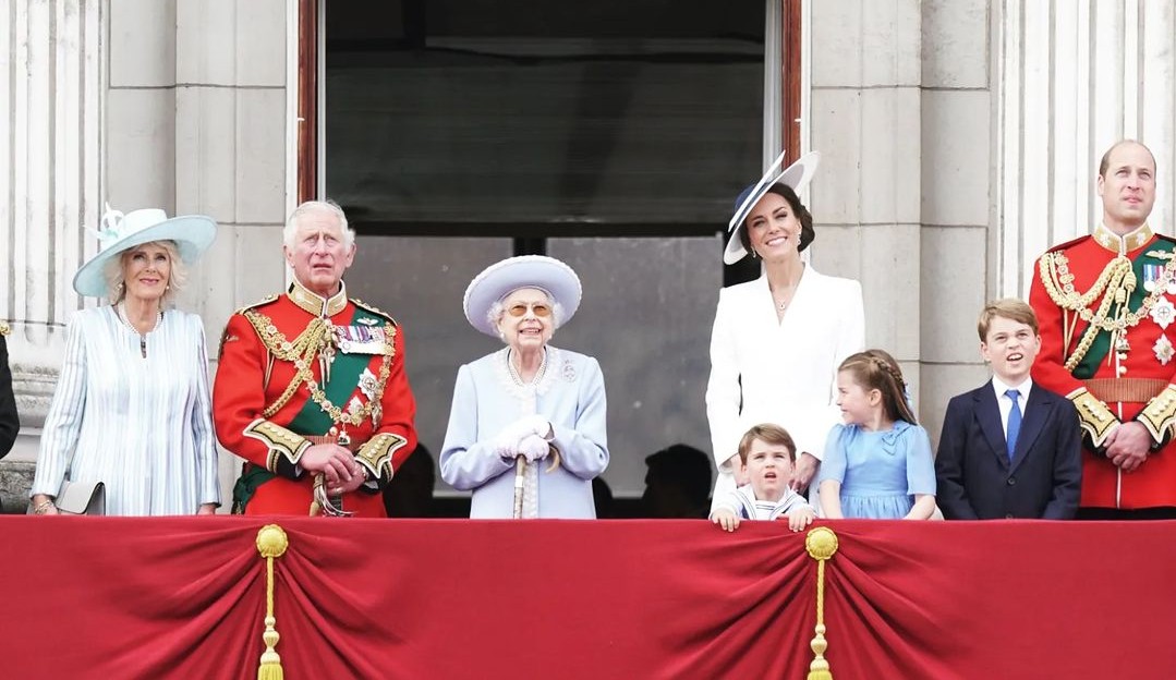 Rainha Elizabeth inaugura Jubileu de Platina dos 70 anos de reinado