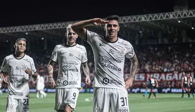 Corinthians venceu o Atlético-GO fora de casa e assumiu a liderança provisoriamente Lorena Bueri