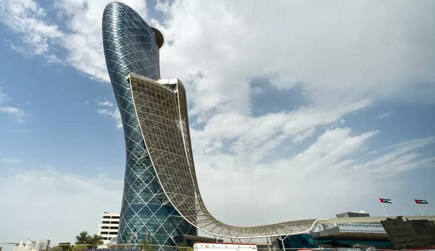 Não é a Torre de Pisa: o prédio mais tortuoso do mundo fica em Abu Dhabi Lorena Bueri