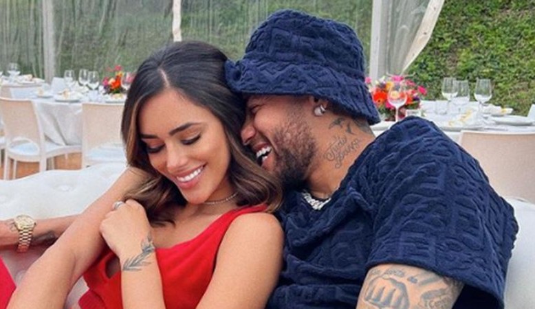 Site britânico confunde nova namorada de Neymar com Bruna Marquezine Lorena Bueri
