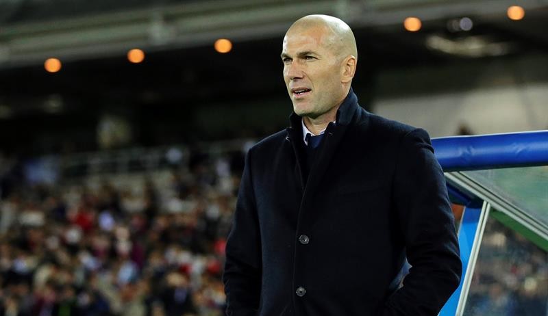 Zidane estaria próximo de acerto com o PSG, diz rádio  Lorena Bueri