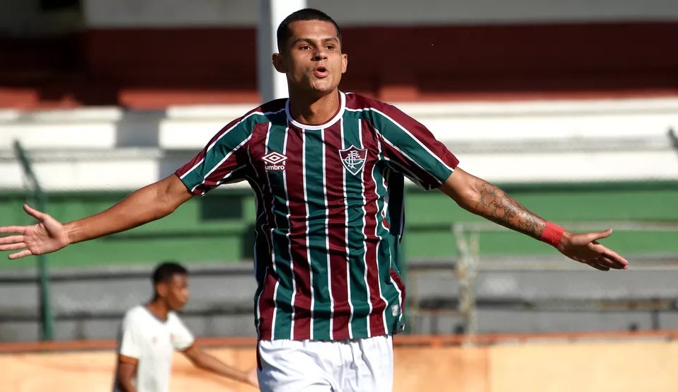 Joia da base: Fluminense recusa oferta do Porto por Luan Brito Lorena Bueri
