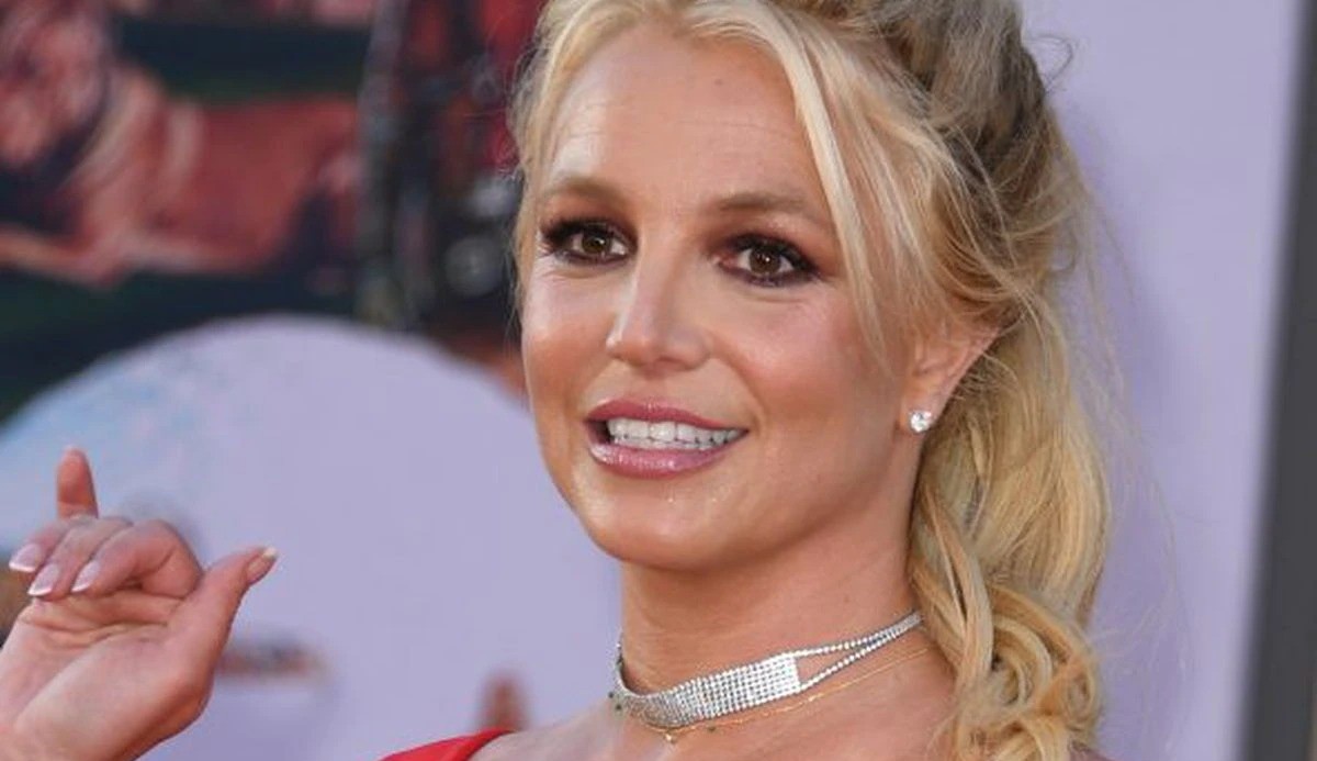 Britney comenta sobre tombos em casamento e faz confissões familiares Lorena Bueri