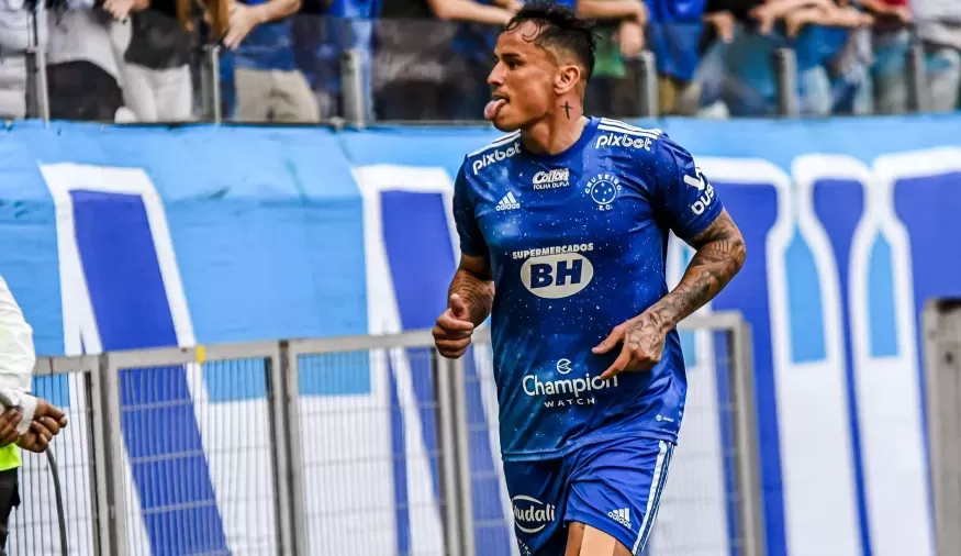 Cruzeiro vence Ponte Preta e segue isolado na liderança Lorena Bueri