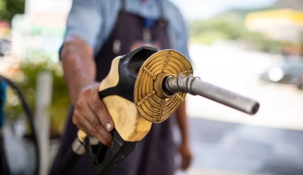 Alta no preço dos combustíveis para distribuidoras entra hoje em vigor
