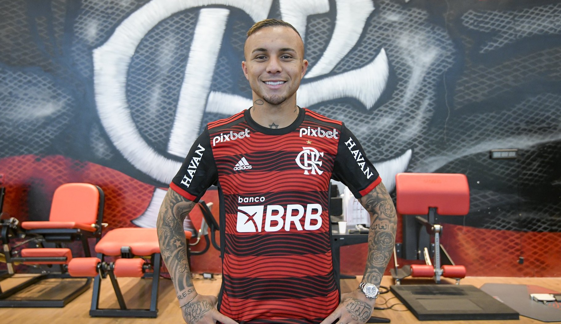 Flamengo oficializa a contratação de Everton Cebolinha e o jogador diz: “Agora sou Mengão!” 