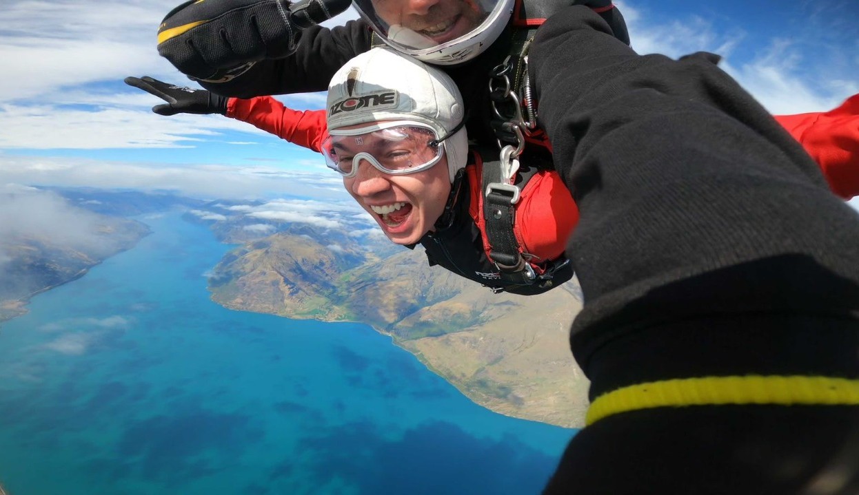 “Me senti uma águia vendo tudo lá de cima”, diz Cristiano Crix, após saltar de paraquedas na Nova Zelândia