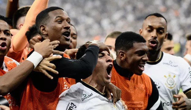 Corinthians goleia o Santos e fica mais perto de se classificar para as quartas da Copa do Brasil