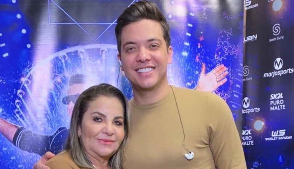 Mãe de Wesley Safadão chora ao falar da saúde do cantor