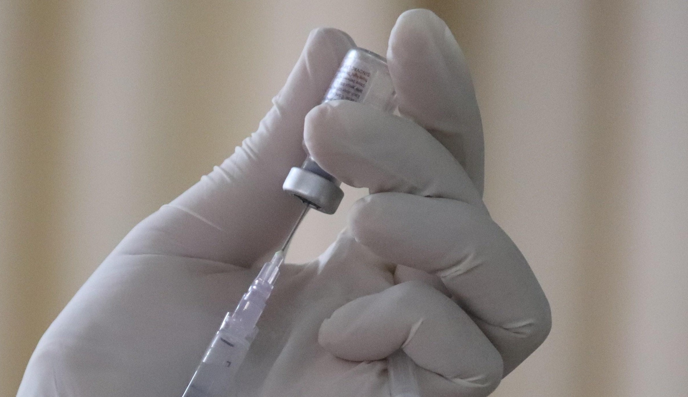 Pfizer e BioNTech testarão vacina universal contra a COVID-19