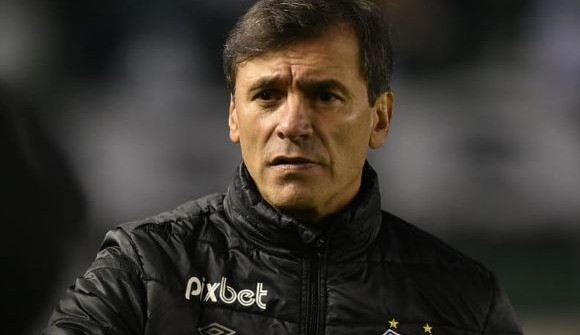 Santos confirma demissão de Fabián Bustos