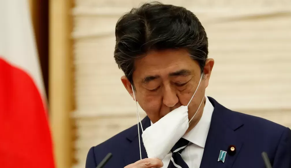 Ex-primeiro ministro japonês morre após atentado Lorena Bueri