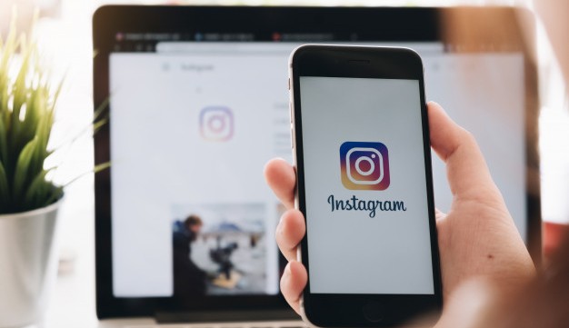 Minha empresa deve usar o Instagram: Confira as vantagens e desvantagens de criar uma página no Instagram para sua empresa Lorena Bueri
