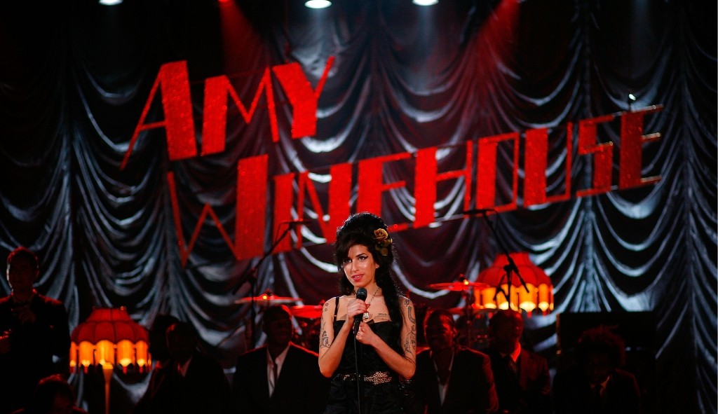 Novo filme sobre a vida de Amy Winehouse terá diretora de 50 Tons de Cinza