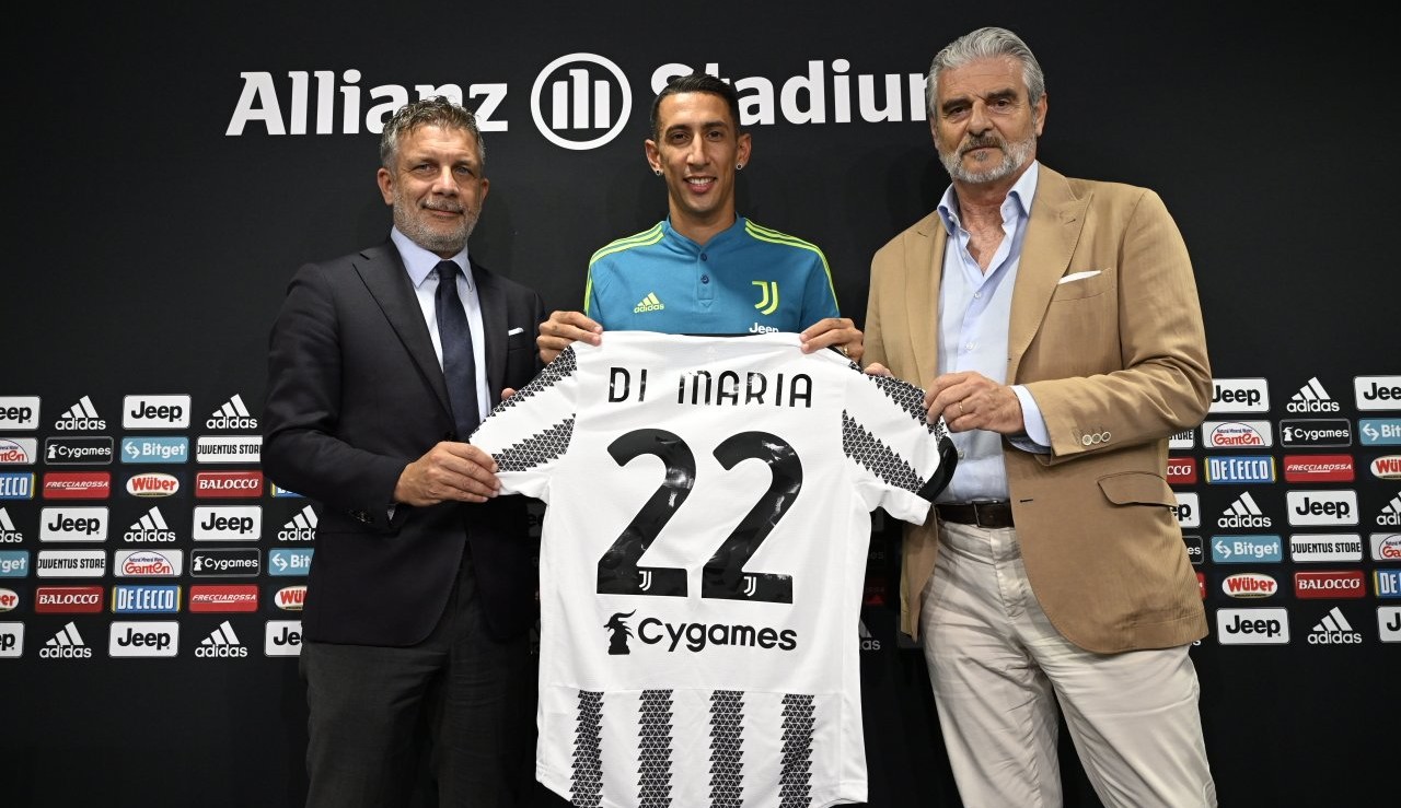 Di María é apresentado na Juventus: 'Minha cabeça está só na Juve'