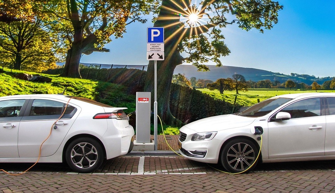Autonomia de veículos elétricos pode ser compensada através de baterias menores