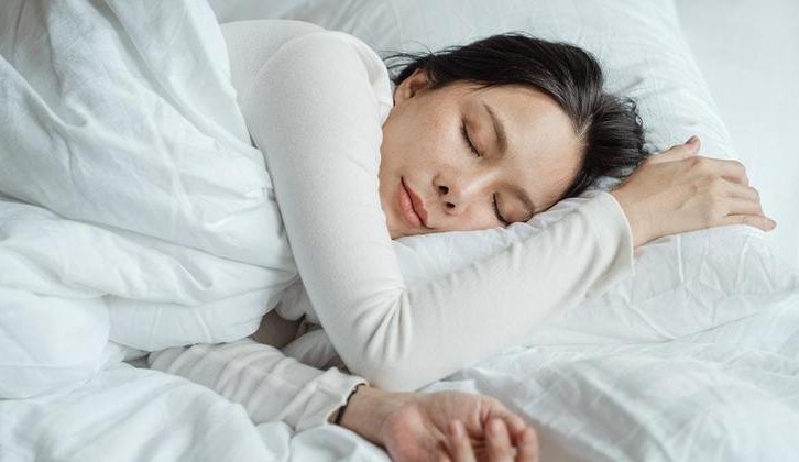 Seu sono pode influenciar o ganho de peso? Descubra Lorena Bueri