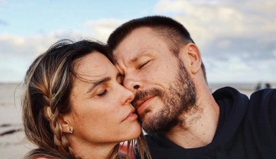Fernanda Lima posa em registros do marido e se derrete: 'Meu melhor fotógrafo'